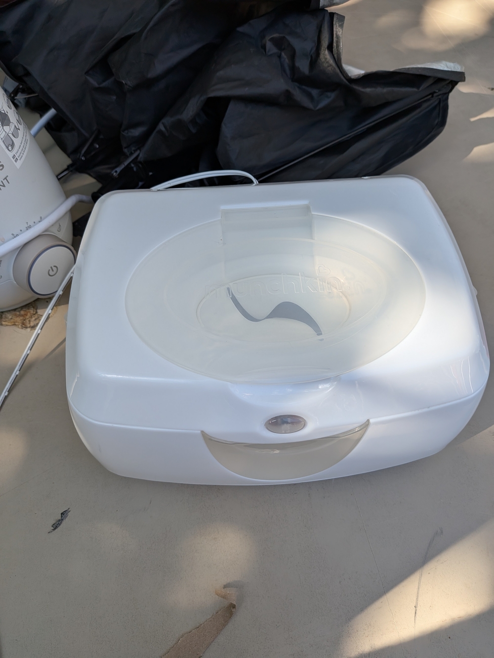 Munchkin White Baby Wipe Warmer with One-Touch Lid